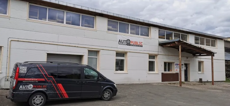 The UAB “Merstoja” building in Telšiai with the AutoPublic sign and van
